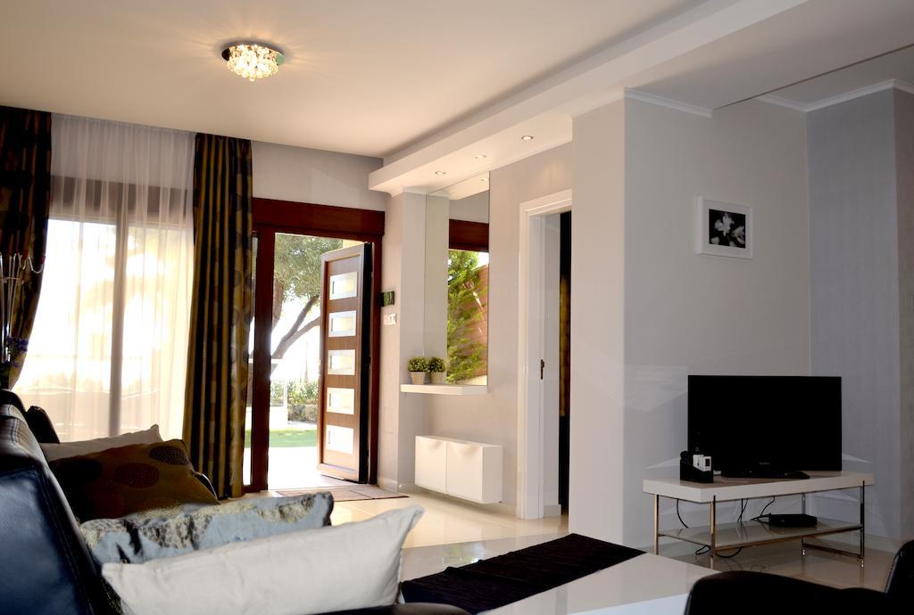 Darlex Apartments Galatex Beach Center Limassol Habitación foto